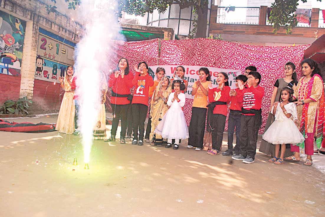 children celebrates depawli