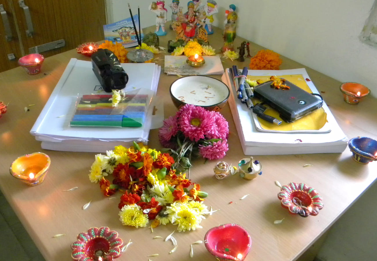 Basna Poojan with High tech Diwali will be the laptop and mobile worship