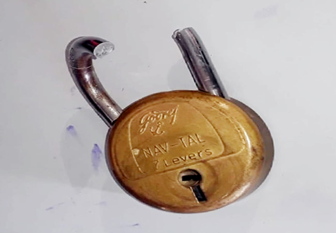 Thief attack in bank Failed attempt to steal