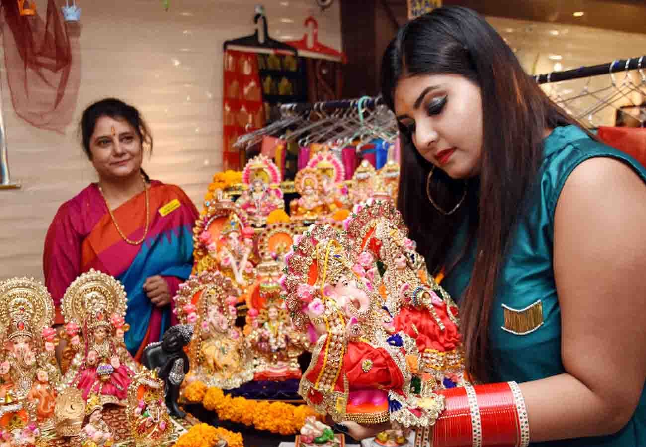 Celebrate Happy Diwali Learn with the auspicious muhurta worship method and mantra