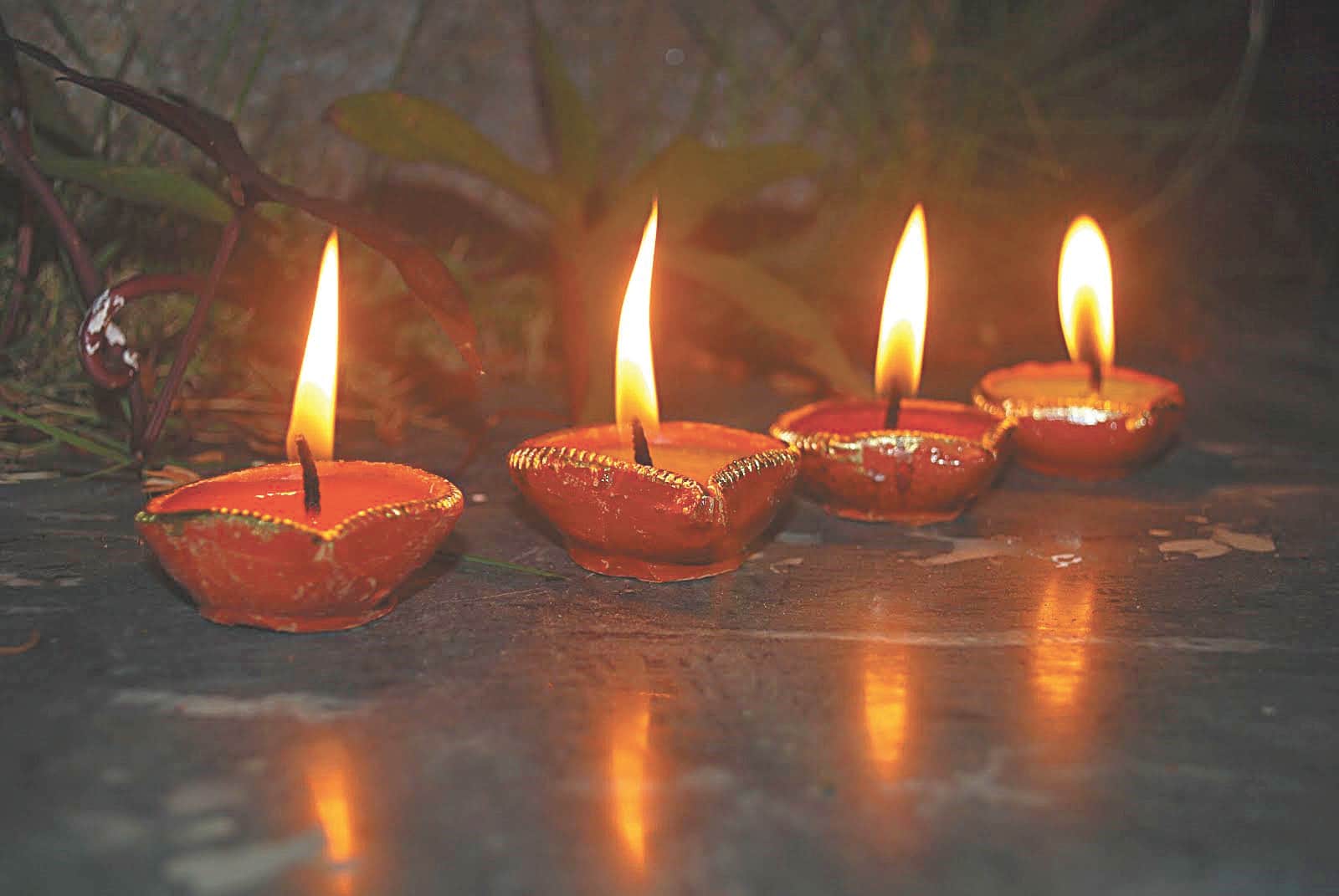 Shubh deepawali  burn deepak on these 11 places in night for maa lakshmi happy