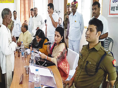 Mother arrived at DM's court on tampering with daughter in farrukhabad