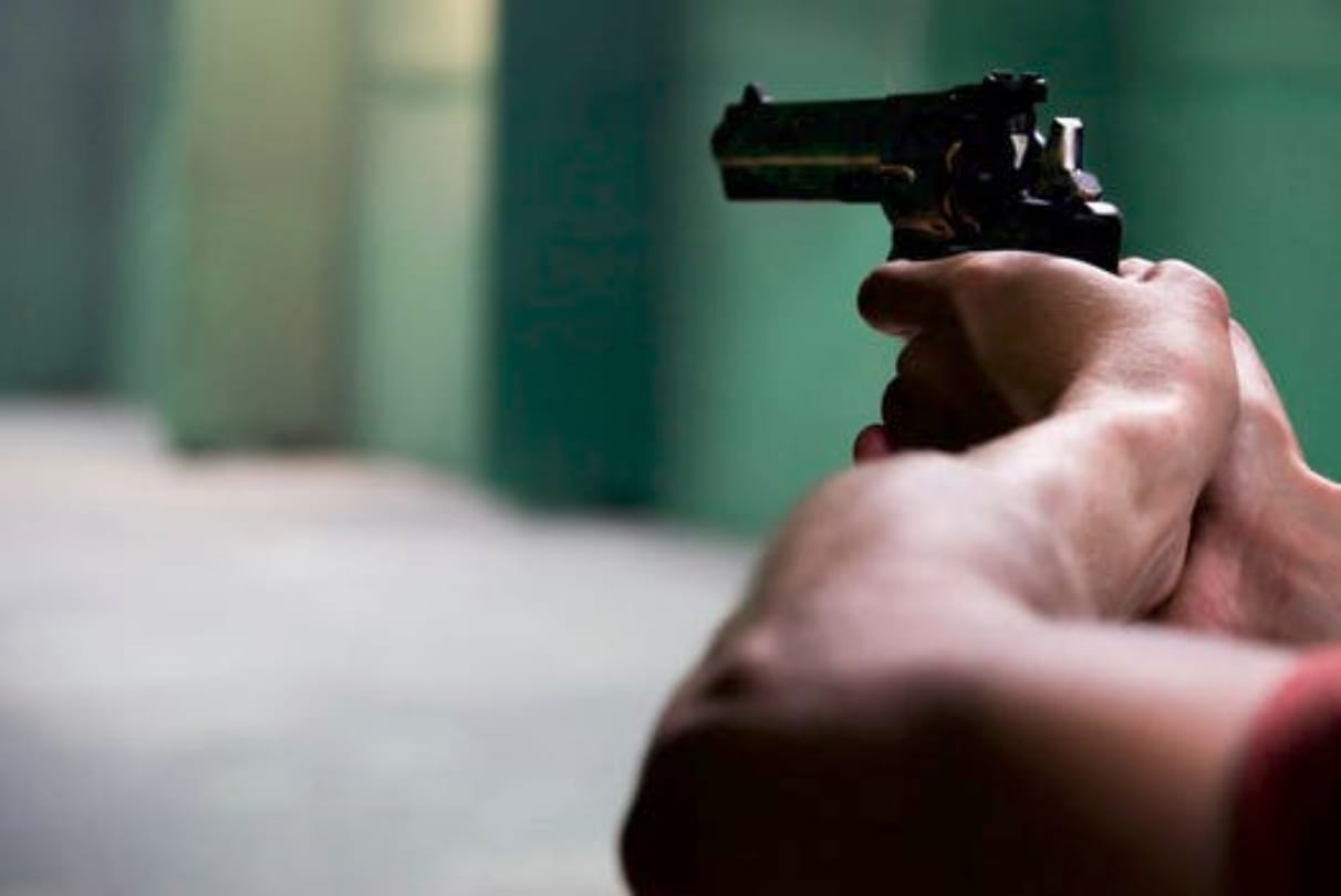 Gunman killed 5 people and injured 5 five in Chicago 