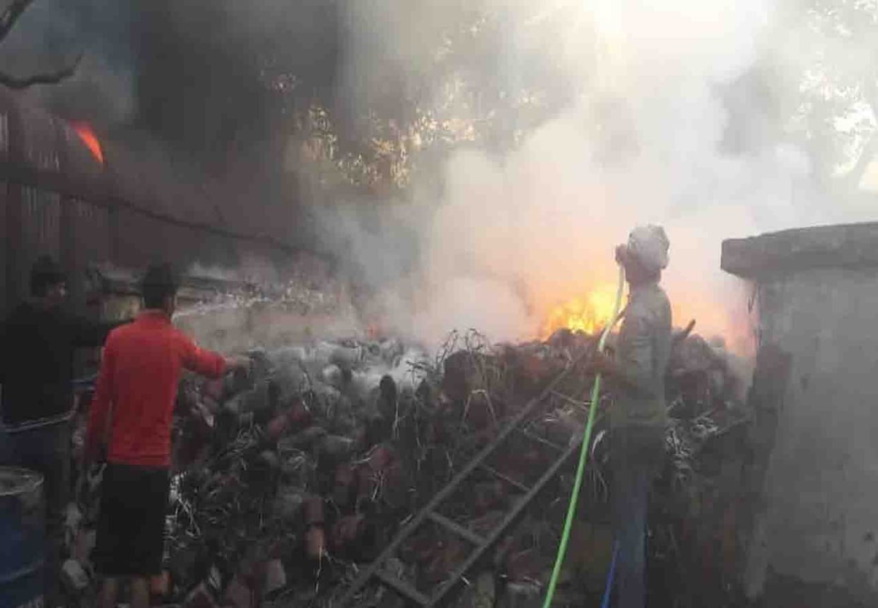 Fire in electrical department store in Hardoi