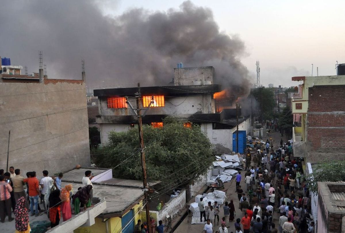 massive fire in shoe factory near taj mahal