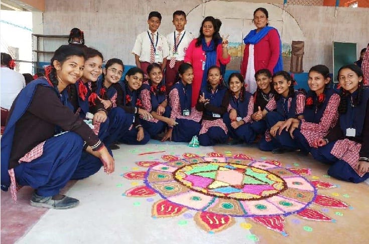 दीपोत्सव को लेकर स्कूली बच्चों में भी उल्लास