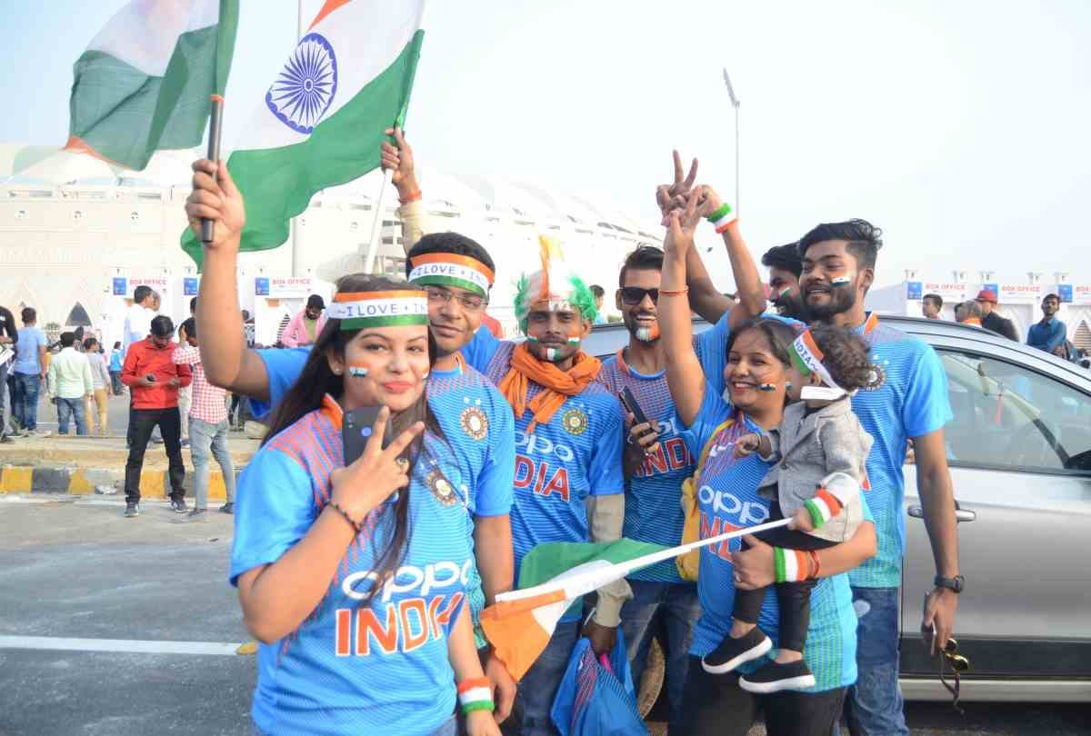 police snatch the stick of flag in cricket stadium