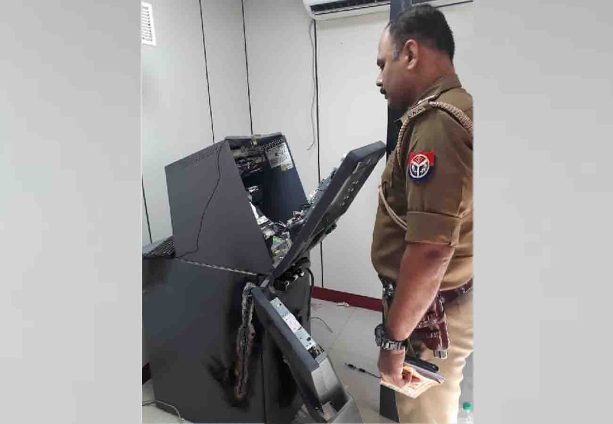 robbery attempt in PNB Bank ATM in kanpur