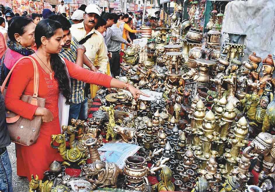 तेरस पर धनवर्षा, खुशियों से नहाया बाजार