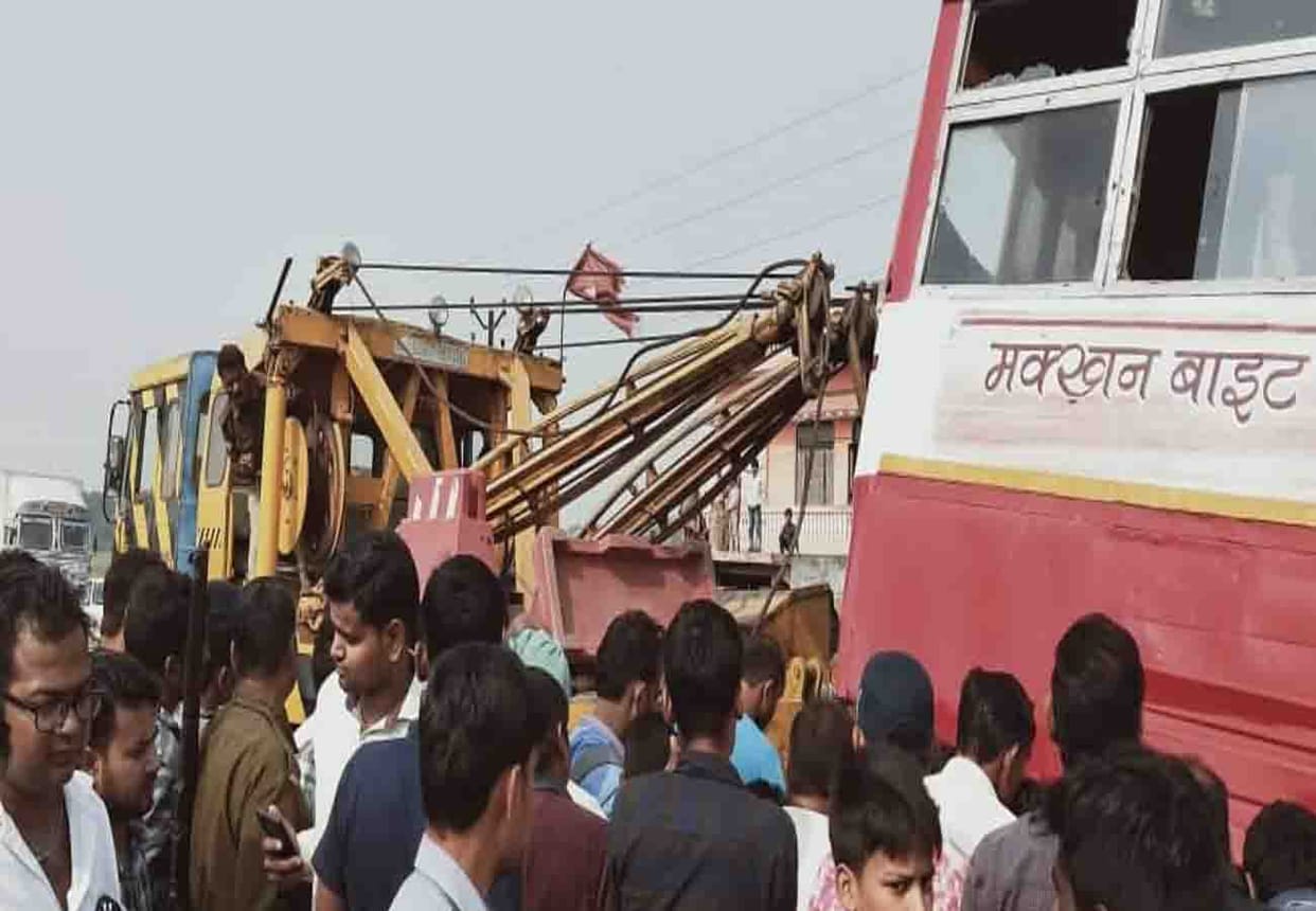 two died in road accident at basti of uttar pradesh