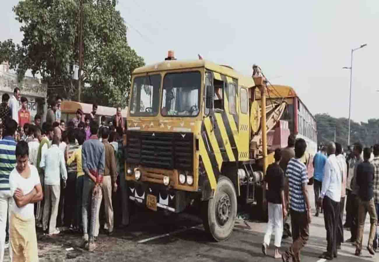 painful road accident in Auraiya
