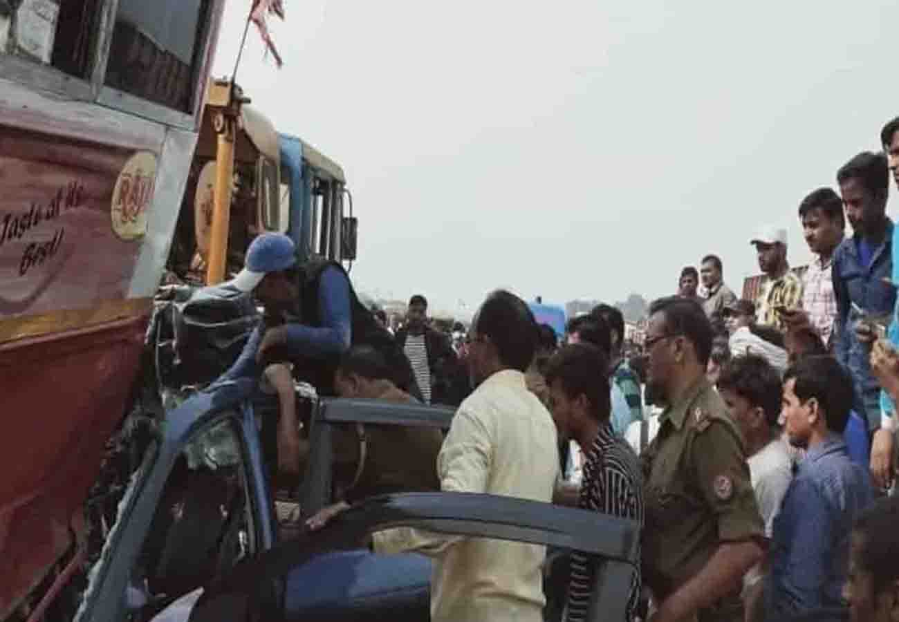 painful road accident in Auraiya
