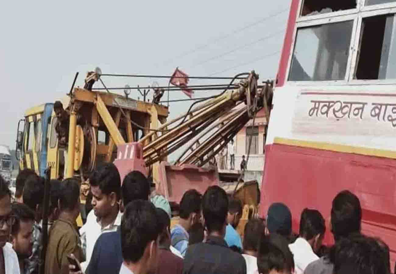 painful road accident in Auraiya