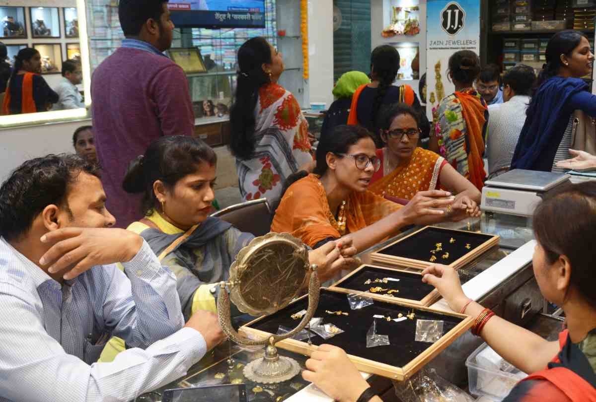 shopping on dhanteras in lucknow