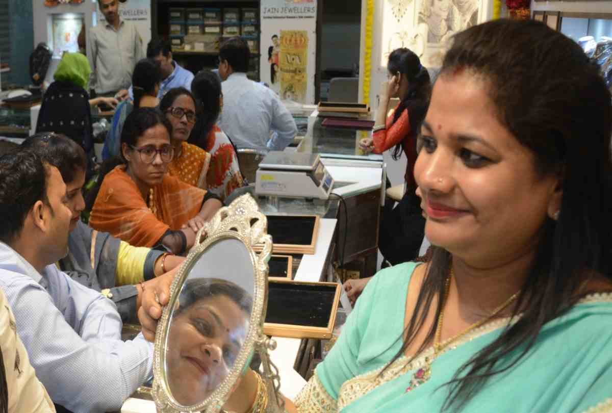 shopping on dhanteras in lucknow
