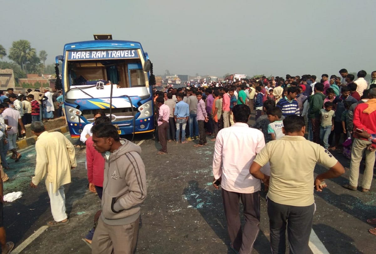 private bus turned turtle, one dead more than 20 injured