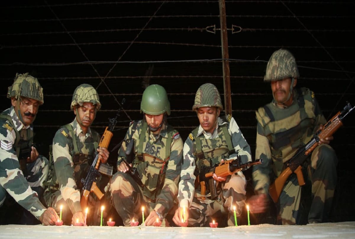 BSF jawans celebrate Diwali on rs pura border in jammu