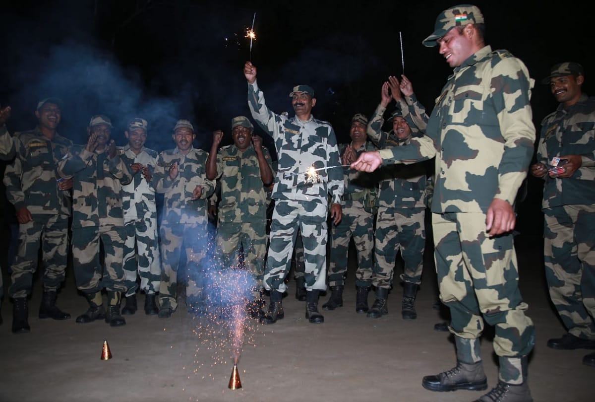 BSF jawans celebrate Diwali on rs pura border in jammu