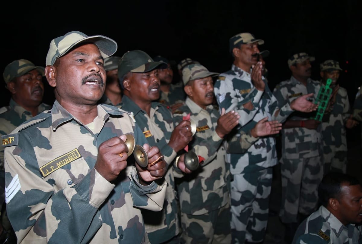 BSF jawans celebrate Diwali on rs pura border in jammu