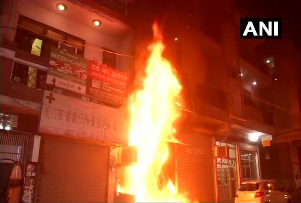 fire in ATM at Delhi Laxmi Nagar