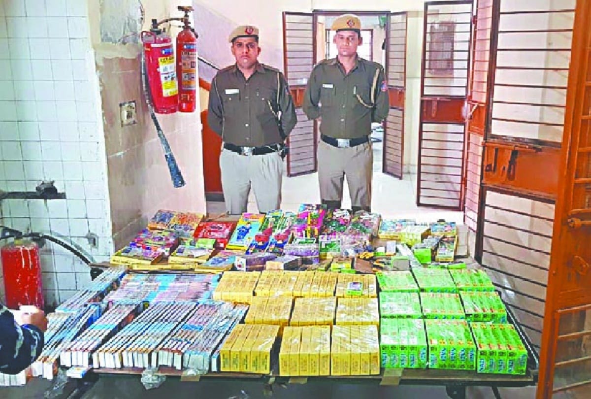 100kg crackers recovered by police in delhi