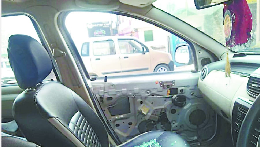 Three lakh robbery from Flour mill owener