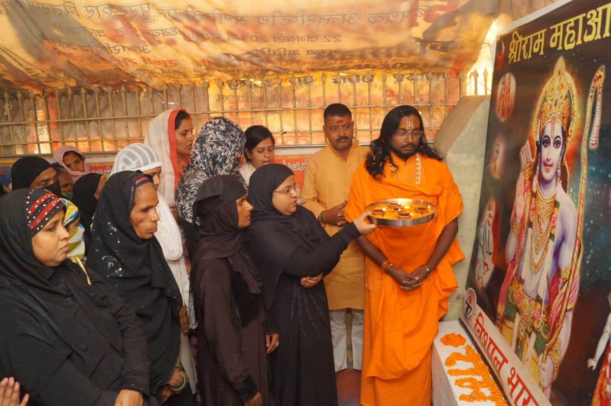 Muslim women perform  Lord Rama aarti in Varanasi