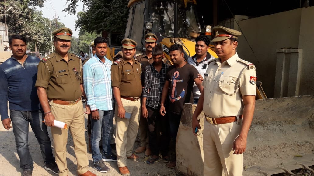 varanasi police busted the case of JCB robbery from varuna corridor