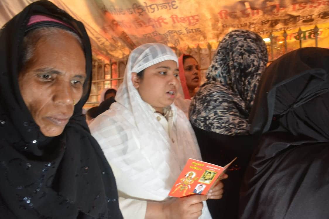 Muslim women perform  Lord Rama aarti in Varanasi
