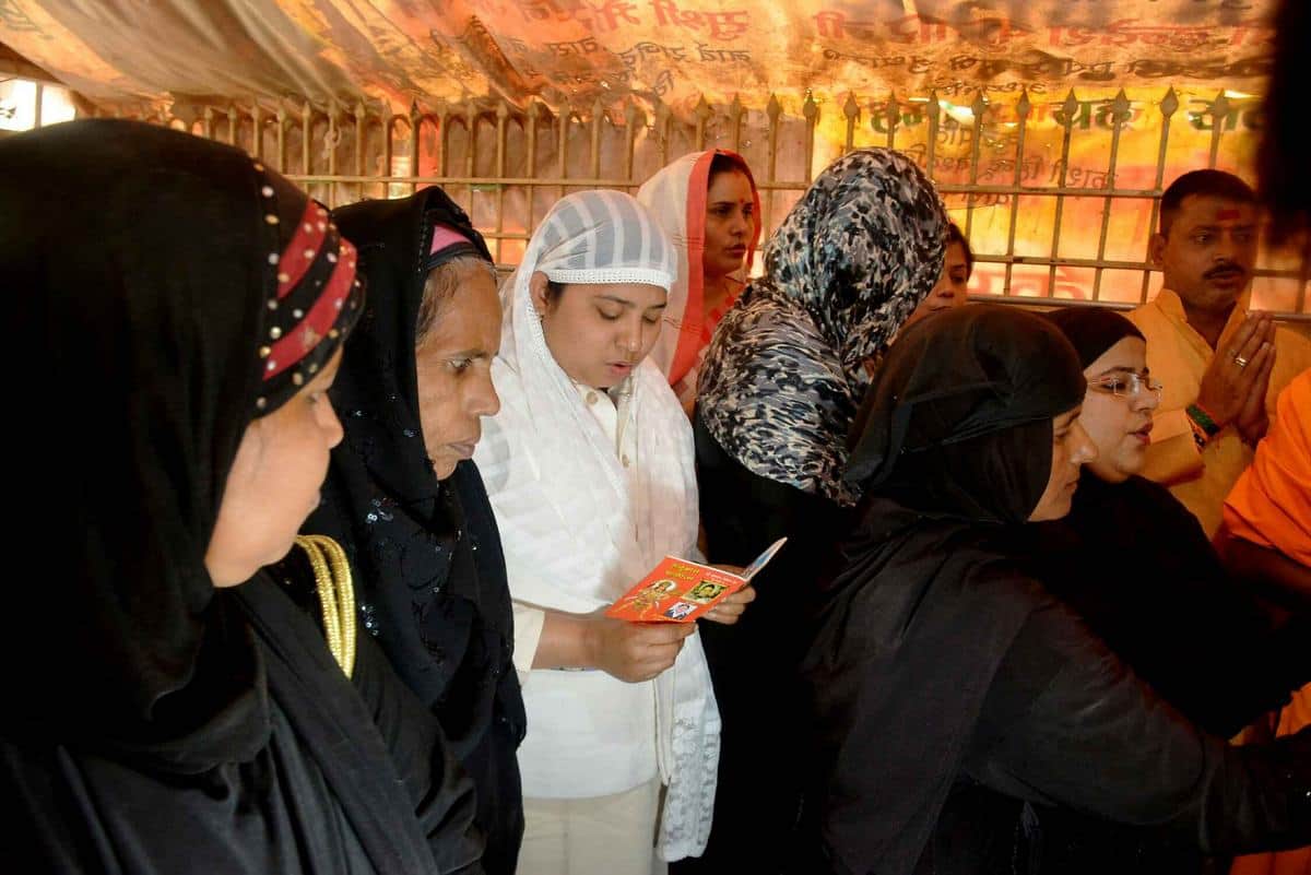 Muslim women perform  Lord Rama aarti in Varanasi