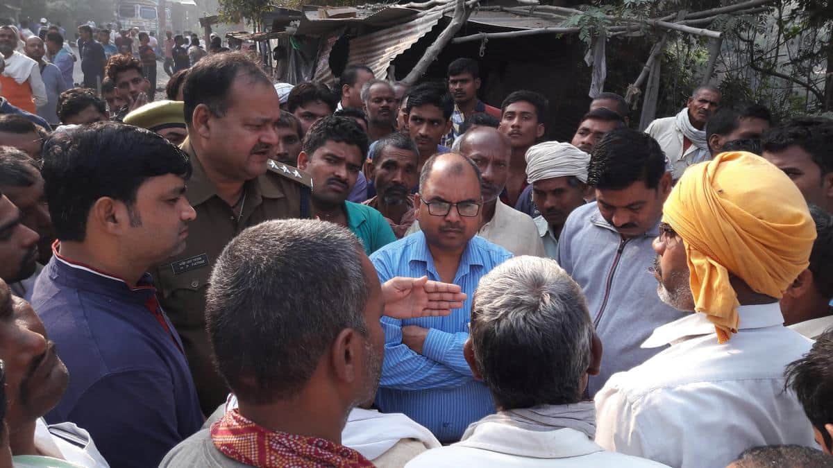 over speed truck hit bike in ghazipur youth killed