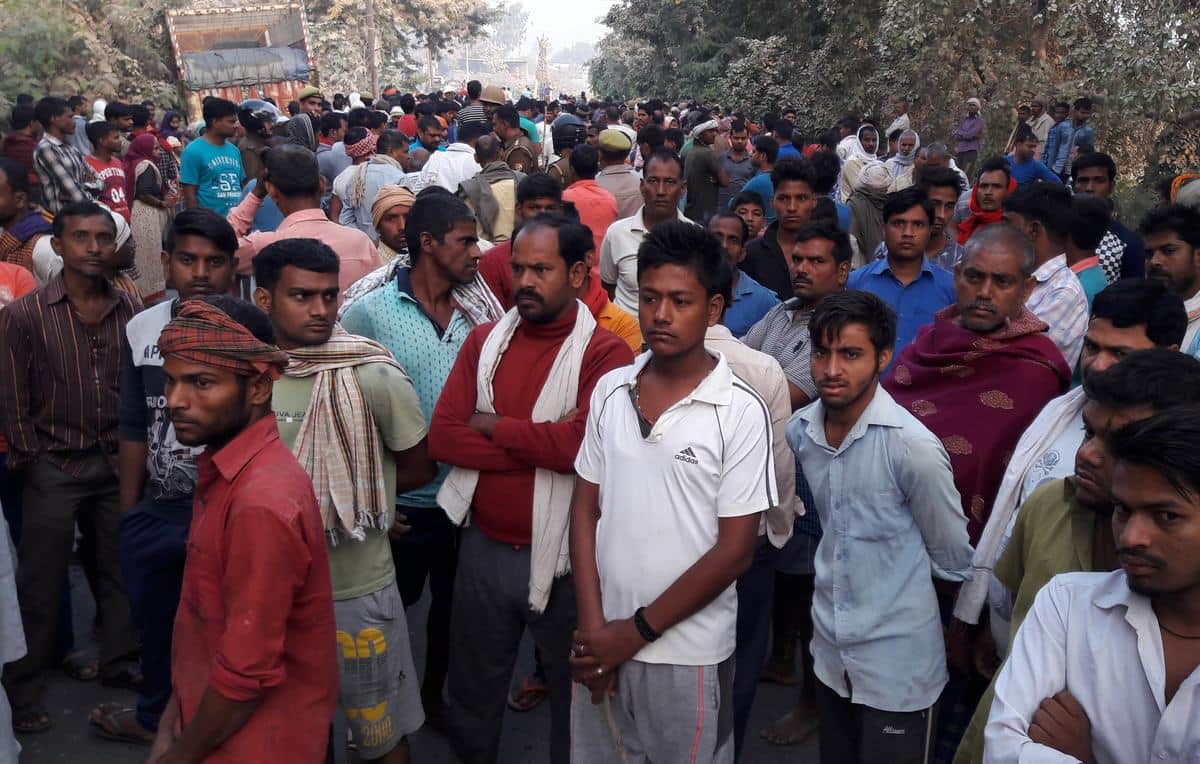 over speed truck hit bike in ghazipur youth killed