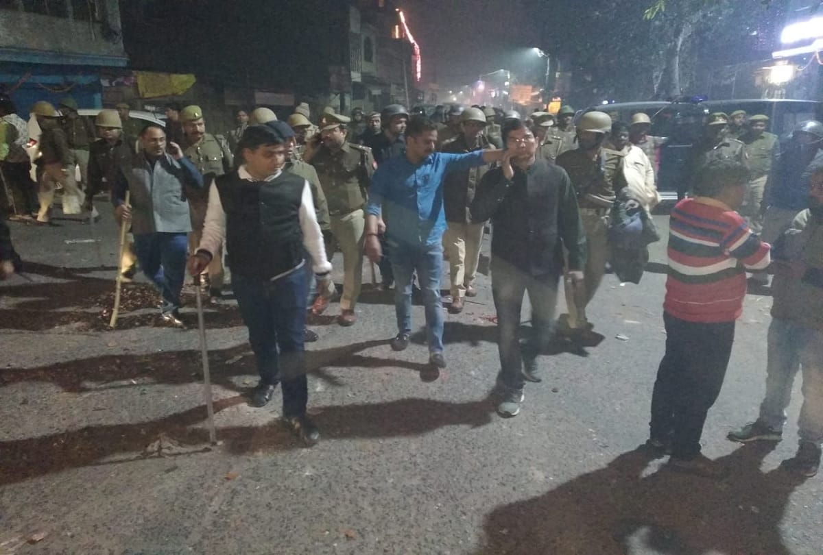 controversy of two groups in Aligarh of uttar pradesh