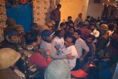 controversy of two groups in Aligarh of uttar pradesh