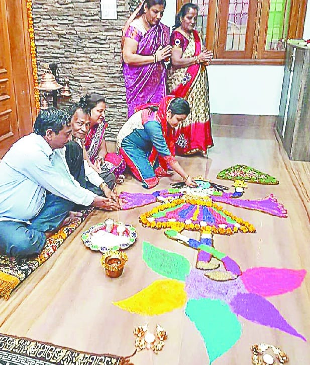 Anandakoot by worshiping Govardhan