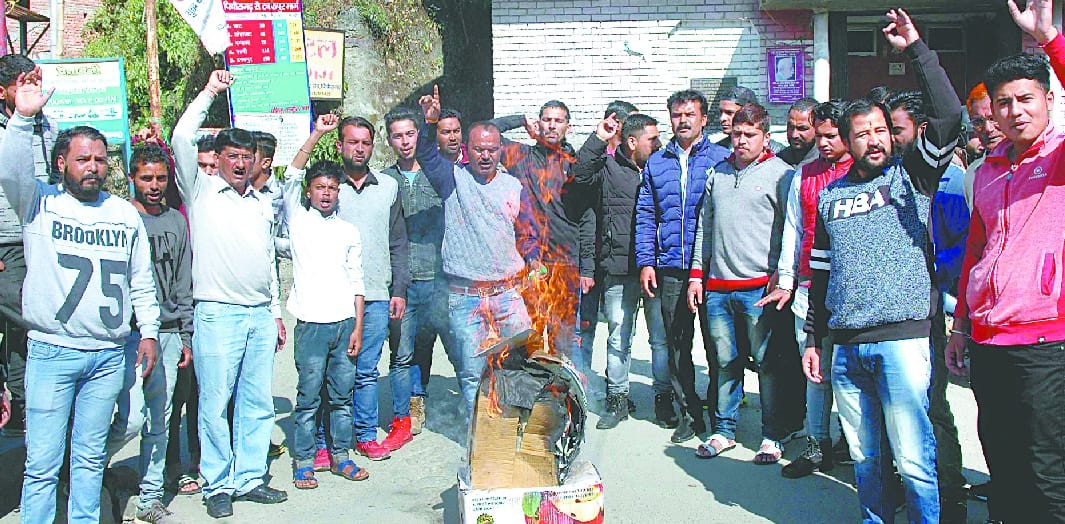 Demand for action on the accused of sexual harassment