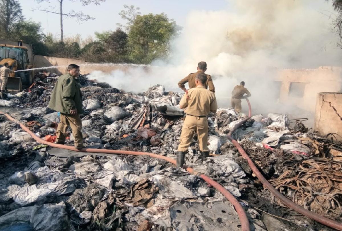 plastic godown and tyre shop gutted in fire at baddi himachal