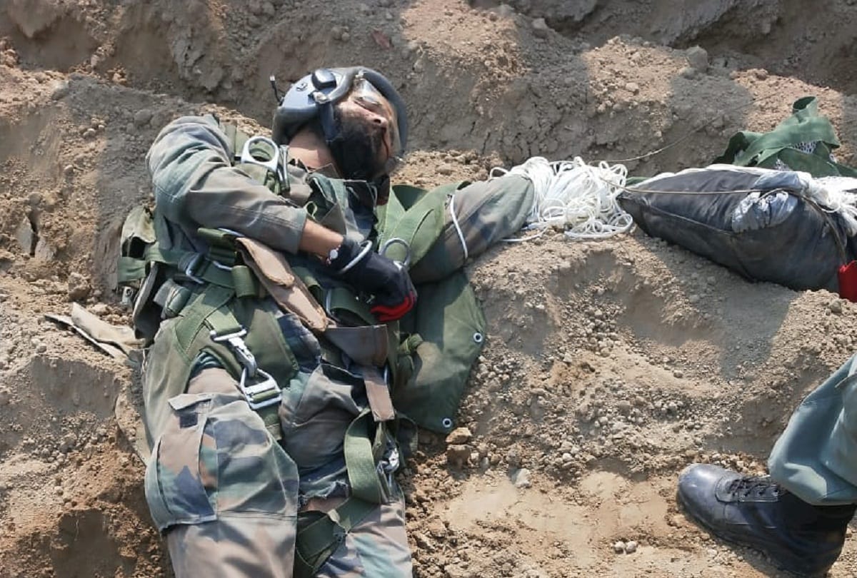 Indian Army paratrooper death after parachute does not open in agra