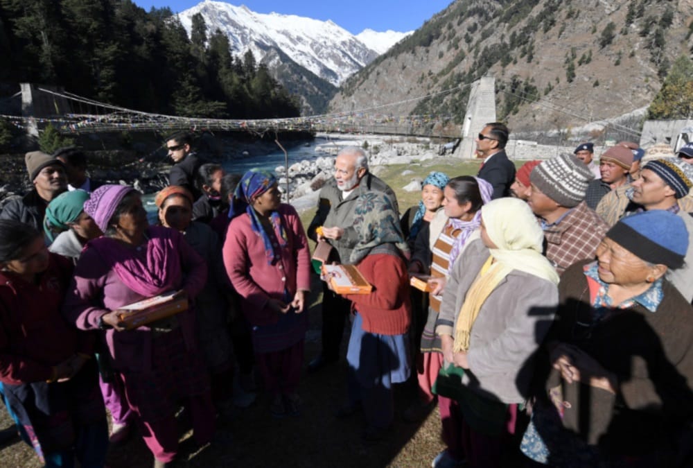 Villagers Emotional to see PM Narendra modi on indo china Border