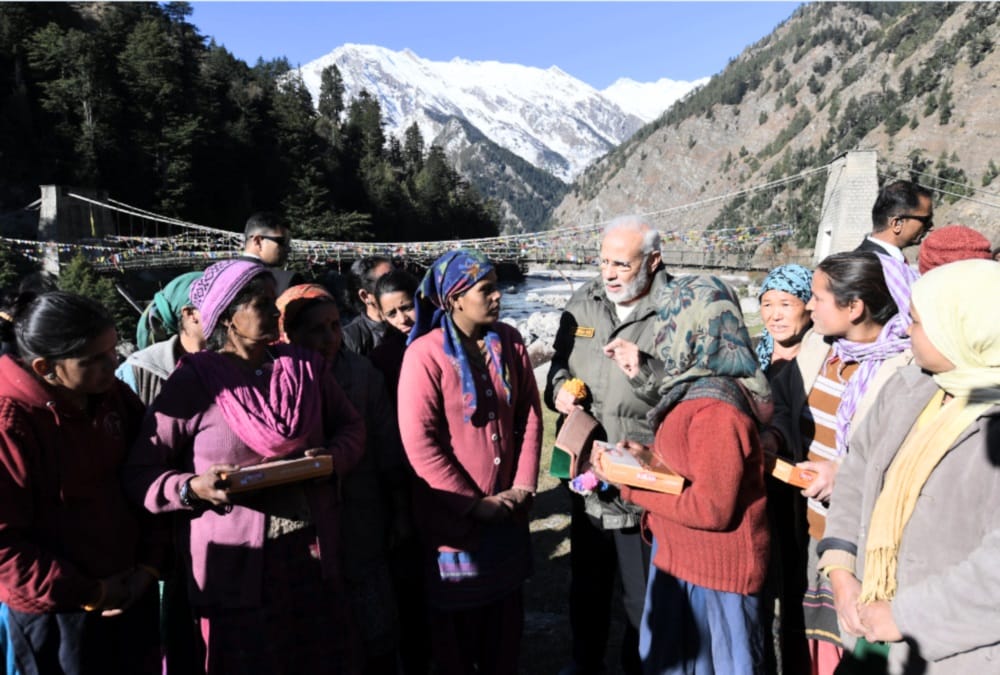 Villagers Emotional to see PM Narendra modi on indo china Border