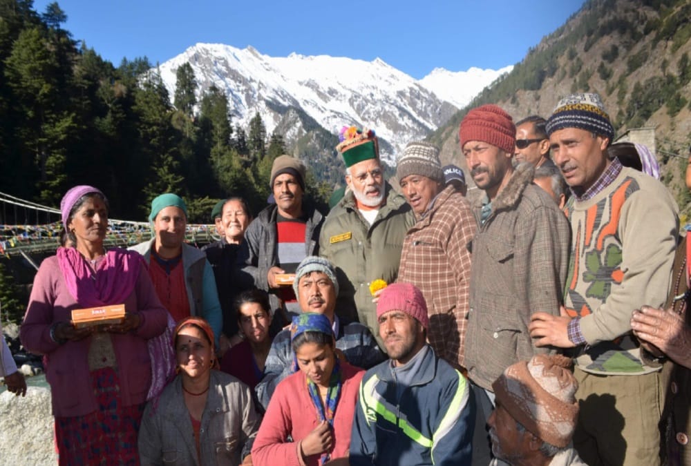 Villagers Emotional to see PM Narendra modi on indo china Border