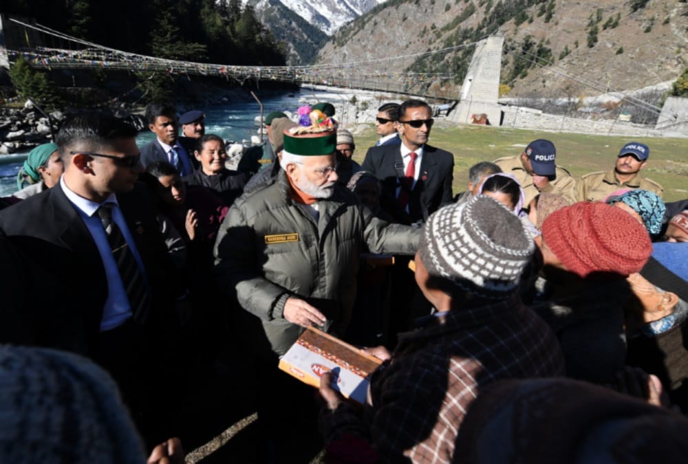 Villagers Emotional to see PM Narendra modi on indo china Border
