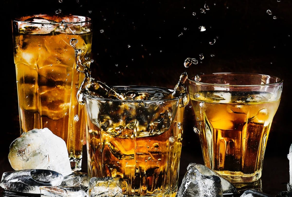 alcohol, wine drinking harmful for health, may cause danger for life