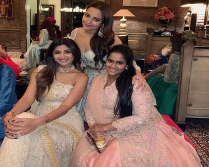 See Shahrukh Khan diwali party mannat inside pictures with bollywood celebrities