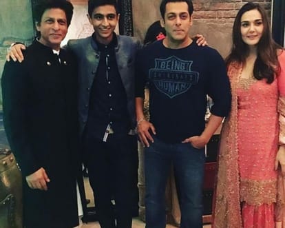 See Shahrukh Khan diwali party mannat inside pictures with bollywood celebrities