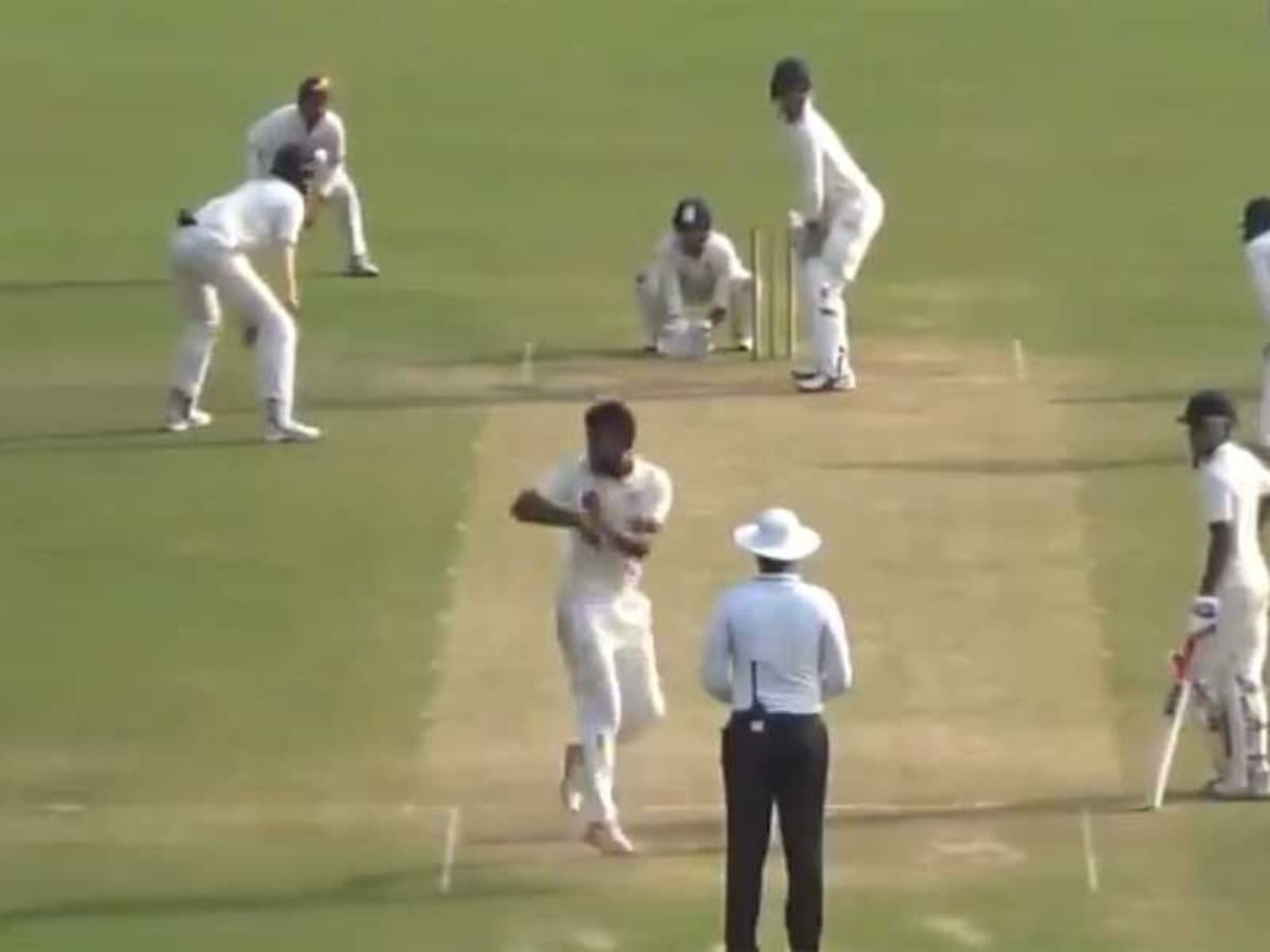 bishan singh bedi is surprised by shiva singh bowling action