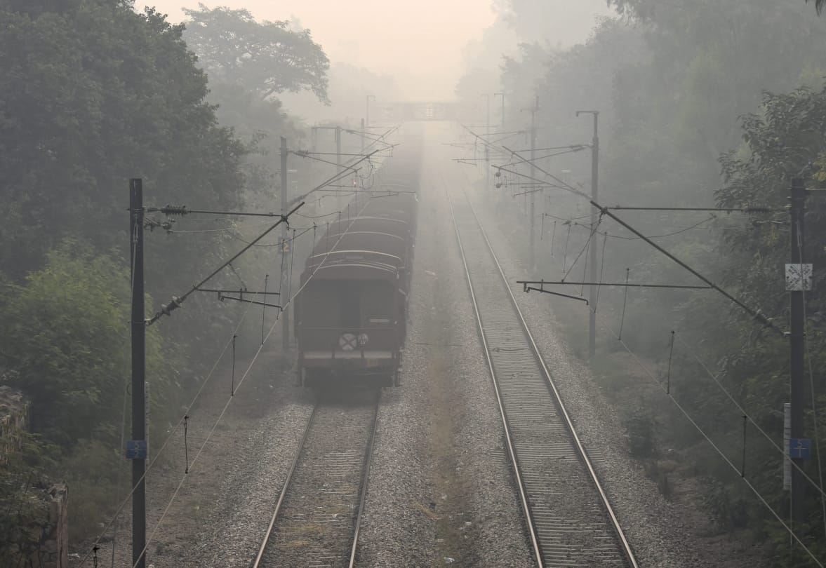 Fifty trains arrived late due to smog in delhi
