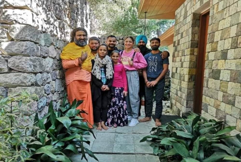Virat Kohli and Anushka sharma blessed with baby girl, Baba Anant Went to mumbai for give Blessing