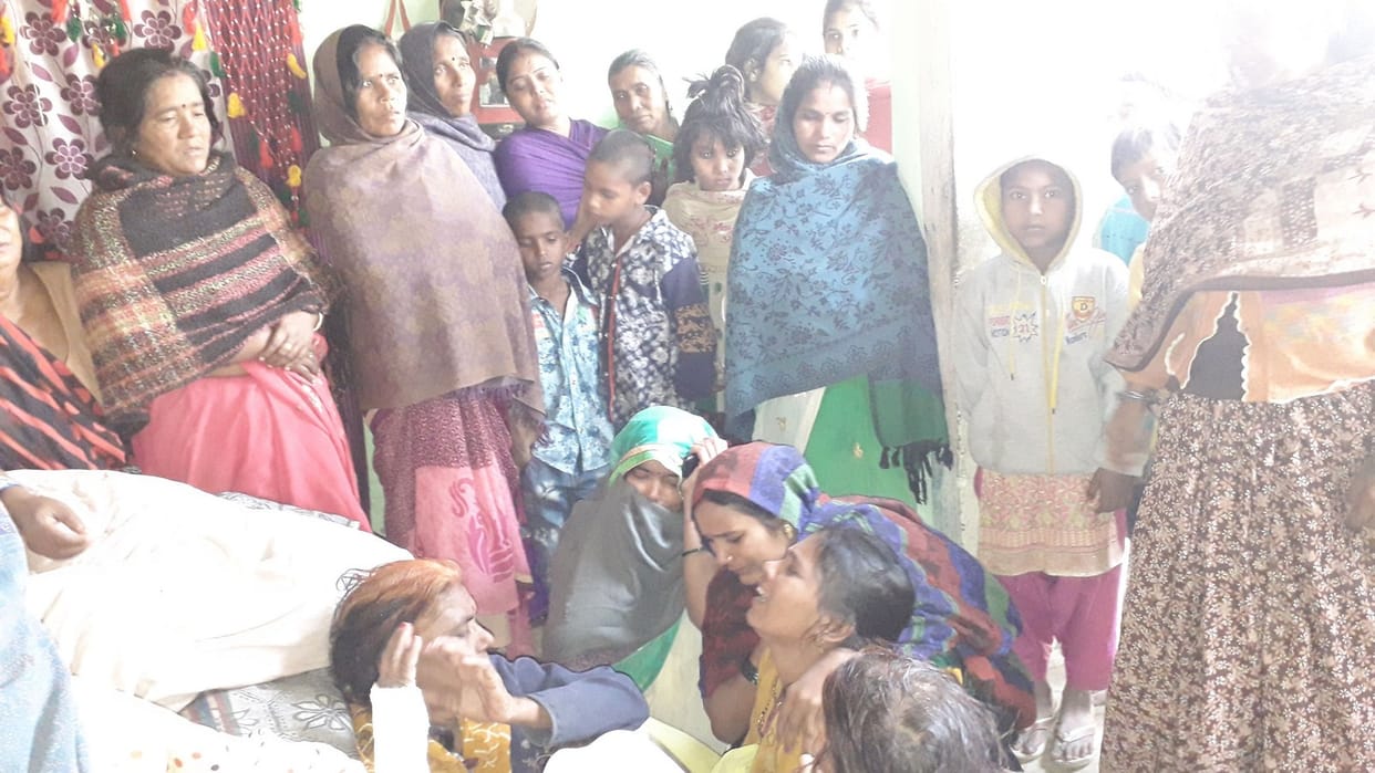 घर में लगी आग से मां व दो बेटों की झुलसकर मौत
