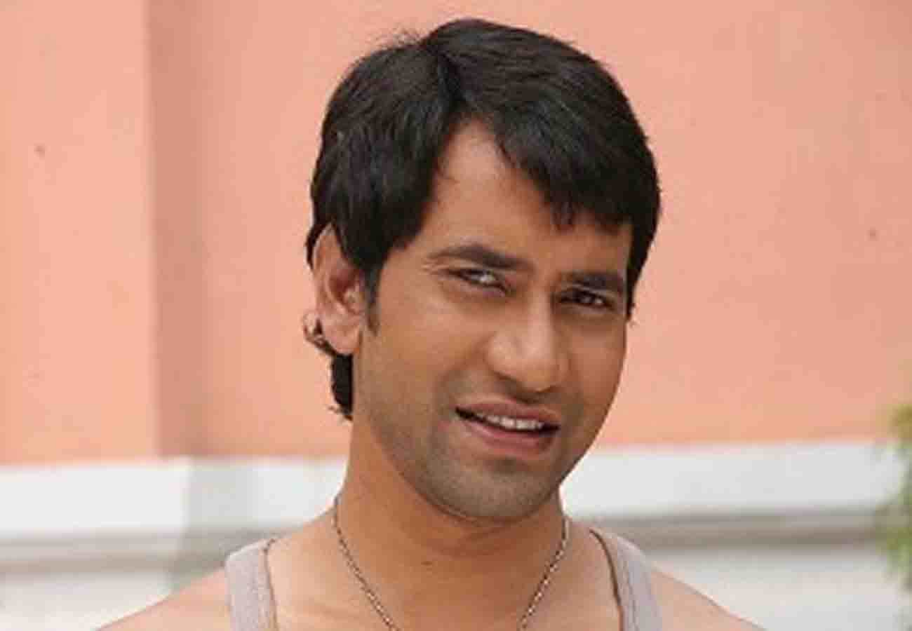 PM Modi follows Dinesh Lal Yadav Nirhua on twitter